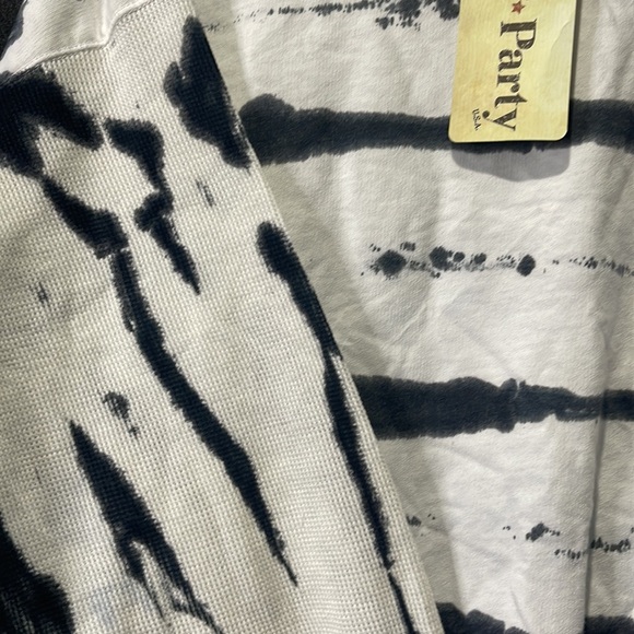 BOGO🥳T Party sweatshirt - Picture 4 of 6